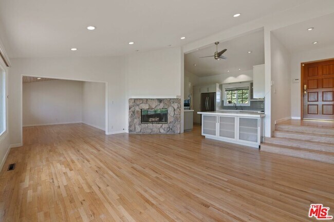 Building Photo - 13463 Rand Dr
