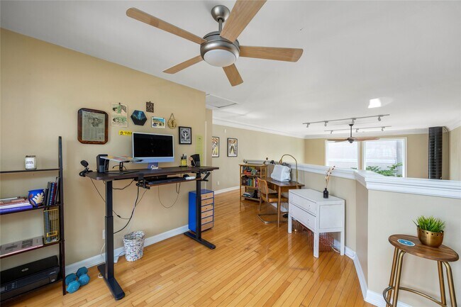 Building Photo - 2415 Dunlavy St