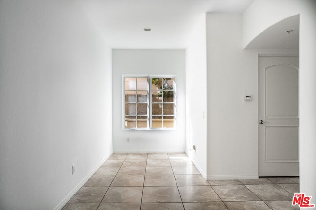 Building Photo - 851 N San Vicente Blvd