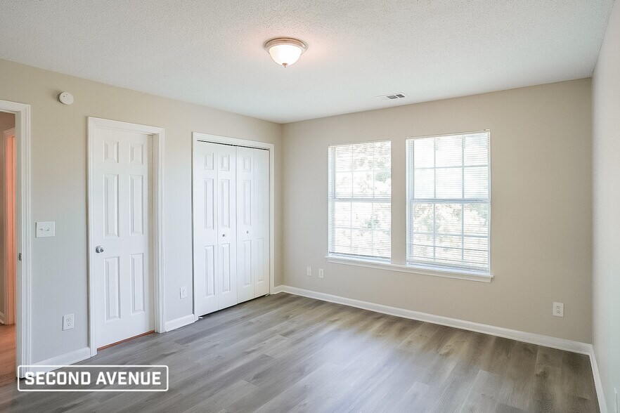 Building Photo - 6850 John Clark Dr