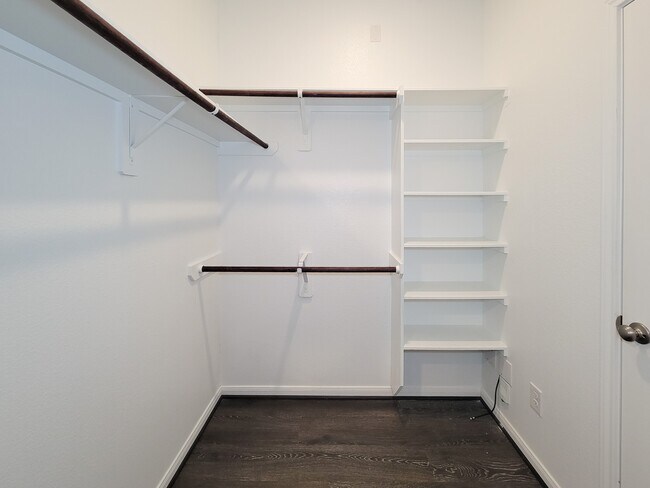 Building Photo - 10423 Astor Pt Trl