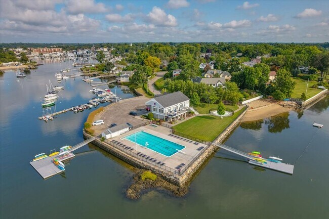 Building Photo - Rare Harbor Heights Rental | 4BR Colonial with Parking & Fenced Yard