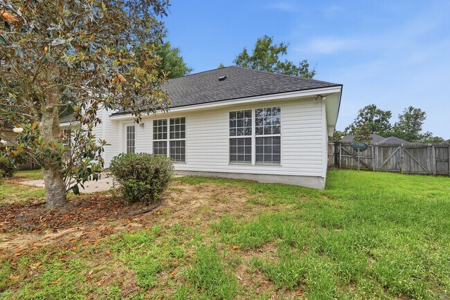 Building Photo - Centrally Located Home in Richmond Hill