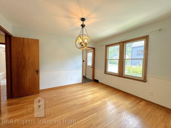 Building Photo - Beautiful home in Clintonville