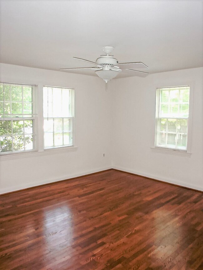 Building Photo - Ideal 3 Bedroom 2 Bath Colonial Just Over ...