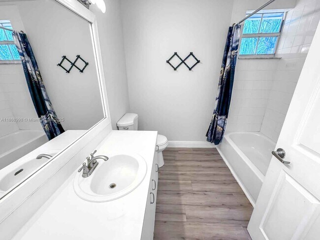 Building Photo - 1015 NW 125th Terrace