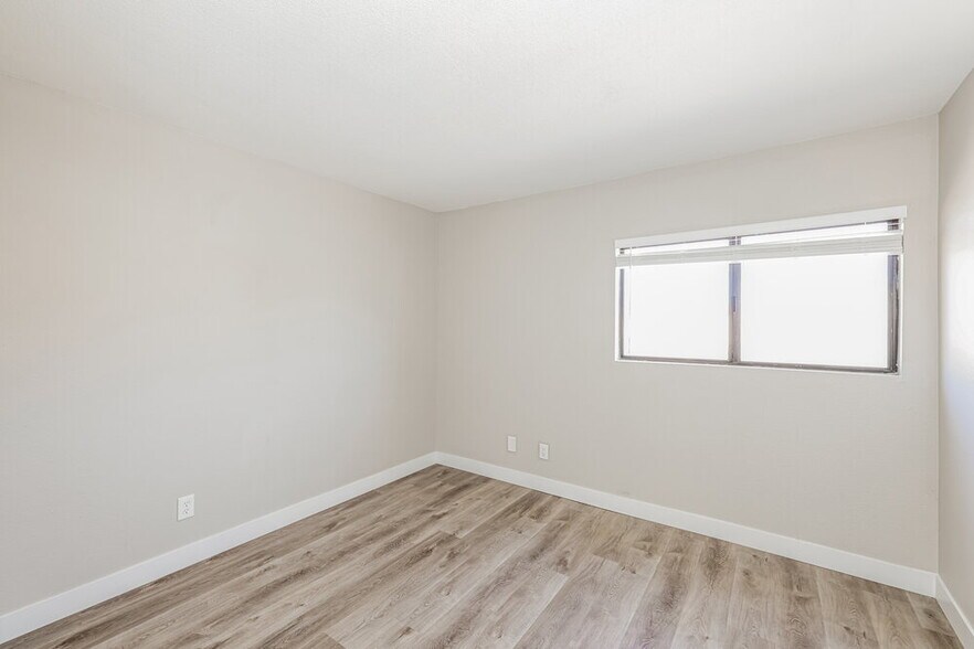 Building Photo - 2010 Waverly Cir