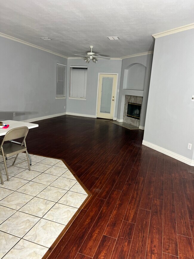 Building Photo - 1101 Roundhouse Dr