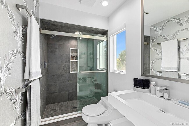 Building Photo - 3 Old Meadow Bend