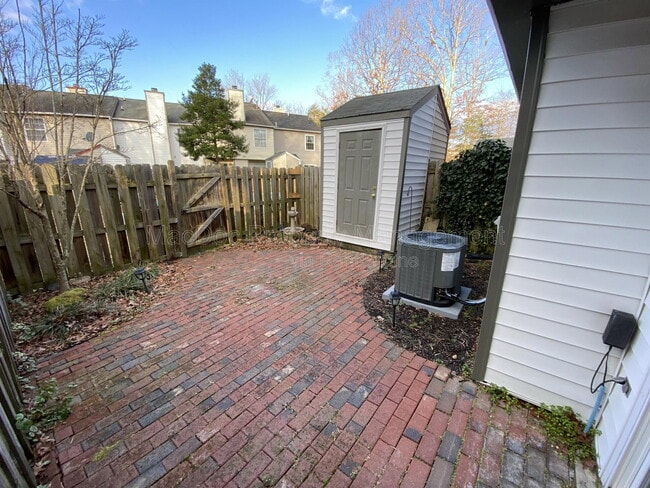 Building Photo - 11185 Kensington Pl