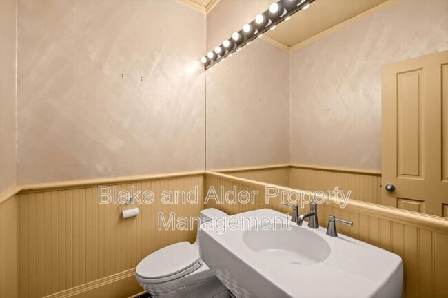 Building Photo - 3455 NE Tillamook St