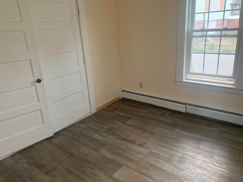 Building Photo - 22 Spring