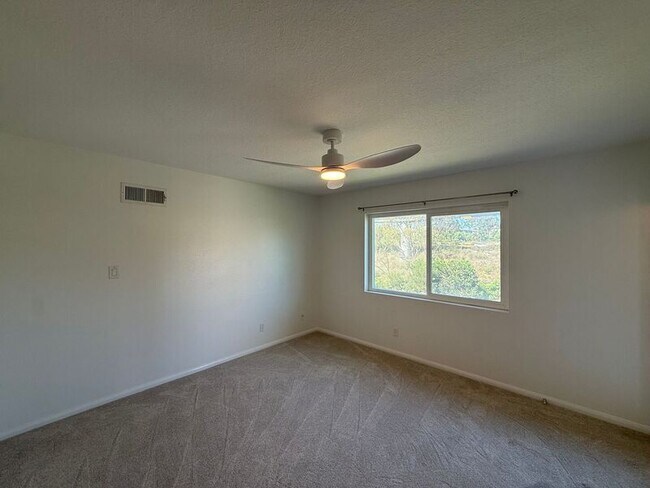 Building Photo - 7405 Charmant Dr
