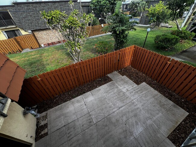Building Photo - 1702 Park Meadows Dr
