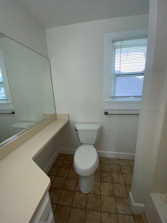 Building Photo - Laine Hill Condominiums