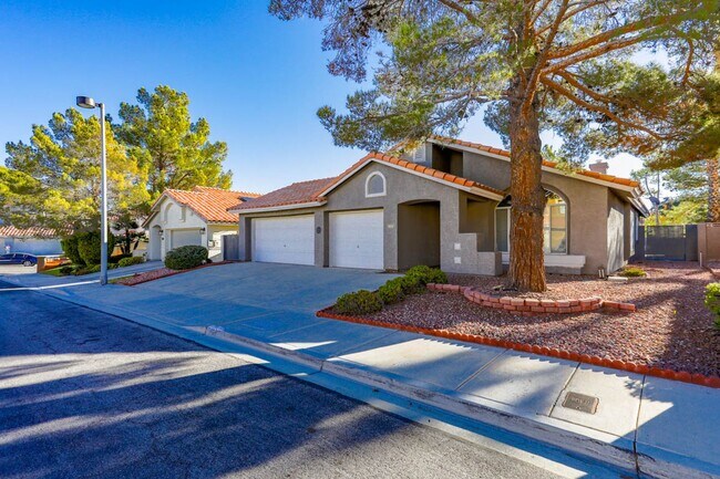 Building Photo - Single Story, 3 Bedroom, Peccole Ranch Beauty