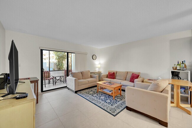 Building Photo - 138 S Cypress Rd