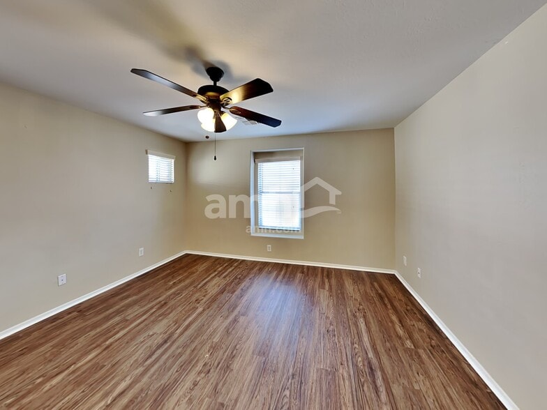 Building Photo - 5330 W Albeniz Pl