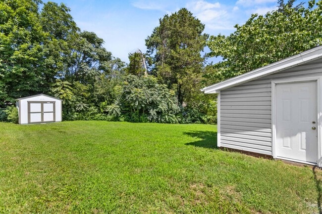 Building Photo - 4-Bed, 2-Bath Home with Fenced Yard in Win...