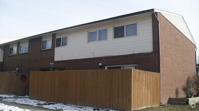Building Photo - Spacious Three Bedroom Townhome in Westmin...