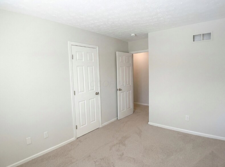 Building Photo - 6571 Schenk Ave