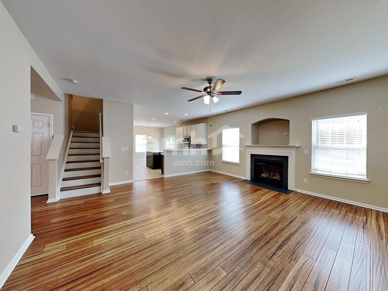 Building Photo - 2015 Bridleside Dr