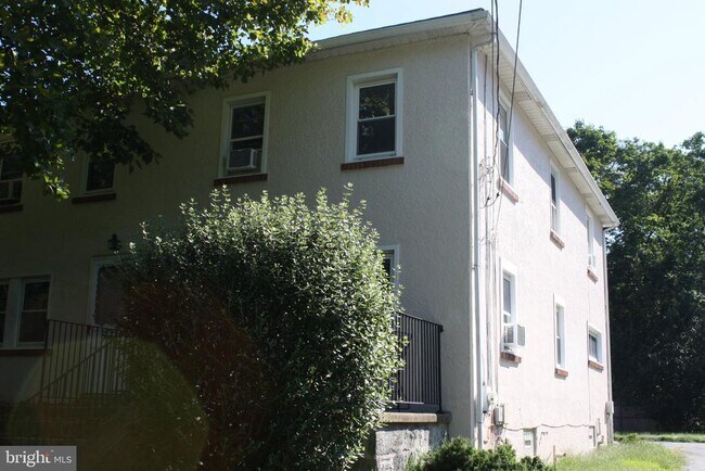 Building Photo - 545 Northbrook Rd