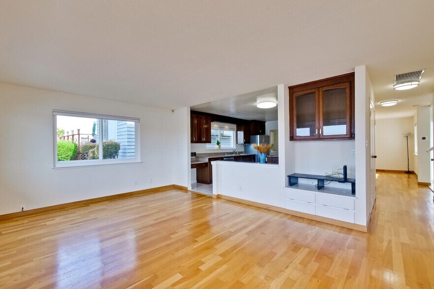 Building Photo - 255 Shearwater Is