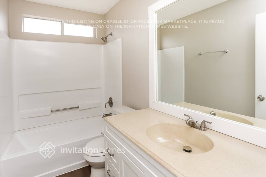 Building Photo - 846 San Jacinto Dr