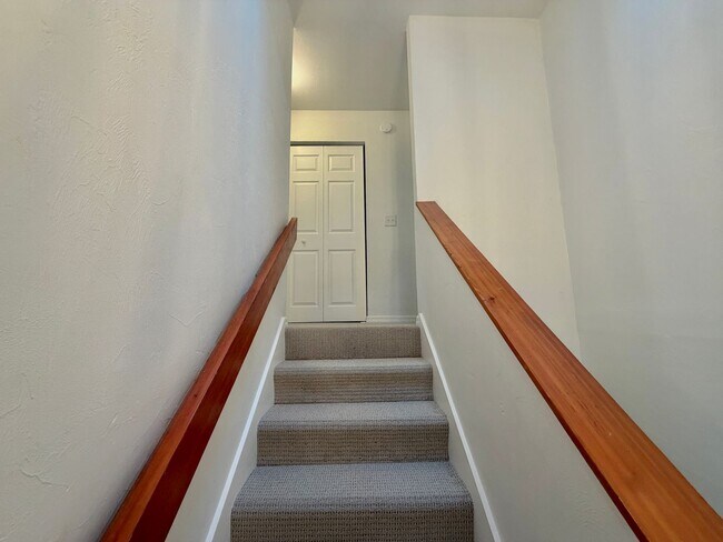 Building Photo - Fully Furnished 3BR Townhome – $500 Move-In Credit