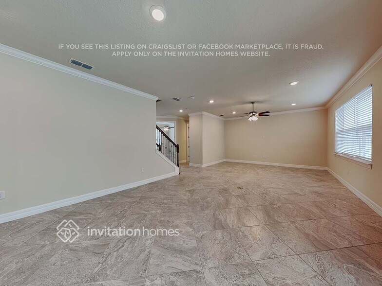 Building Photo - 5167 Royal Point Ave