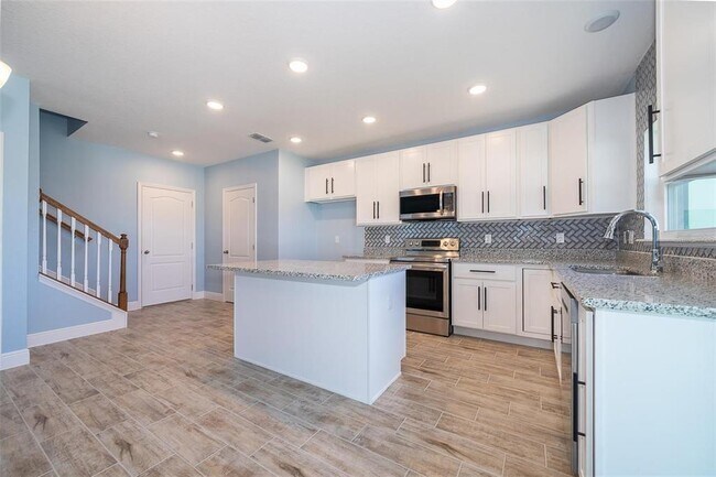 Building Photo - 626 Taft Dr