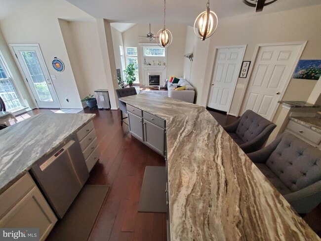 Building Photo - 20960 Capilano Ct