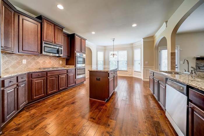 Building Photo - 559 Madison Park
