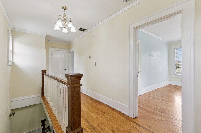 Building Photo - 2400 S Park Ave