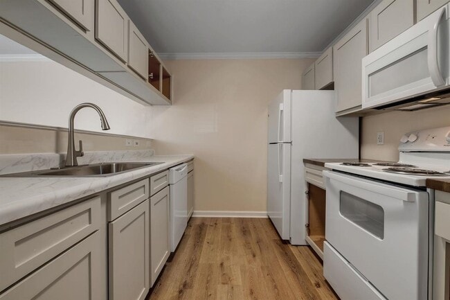 Building Photo - 1300 Ocala Rd