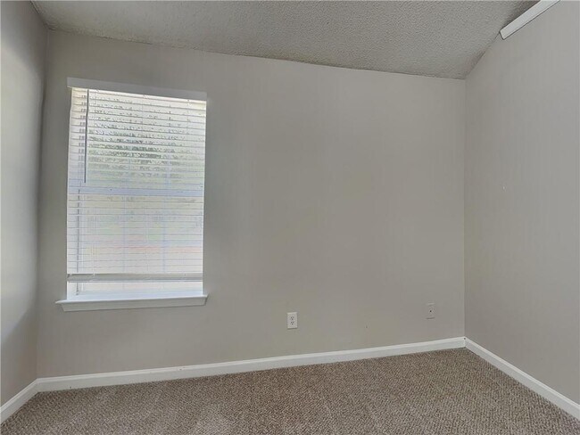 Building Photo - 205 Oak Terrace Dr