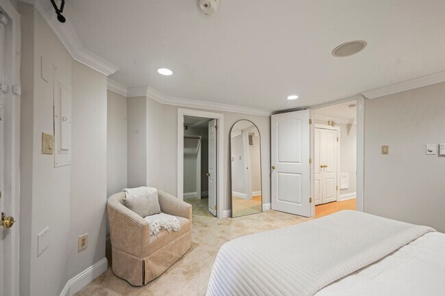 Building Photo - Welcome Home to Your Stylish 1 BR/1BA  in Adams Morgan!