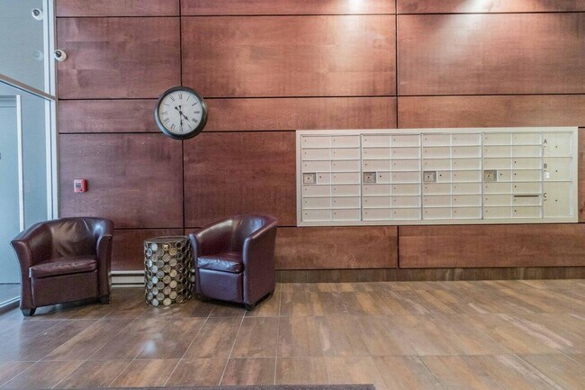 Building Photo - 1550 E Royall Pl