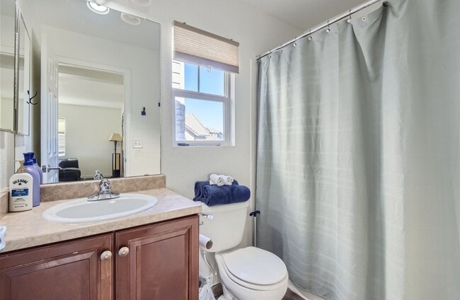 Building Photo - Huge room in a large shared home, private ...