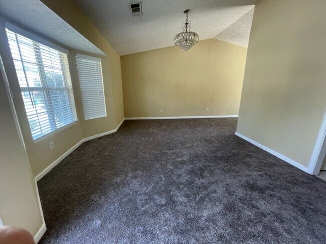 Building Photo - 2110 Lown Farm Ln