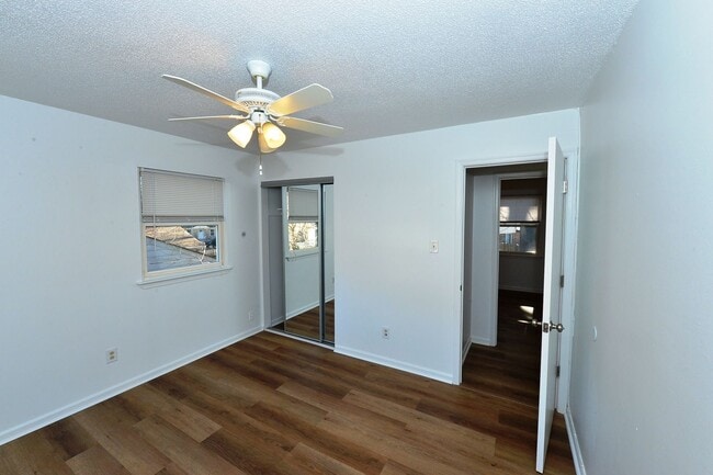 Building Photo - 6 Bedrooms-Little Neck Area