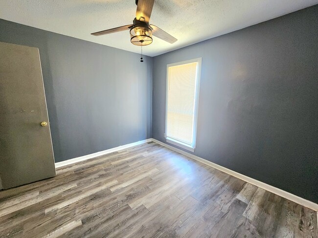 Building Photo - 6061 Briarhurst Dr
