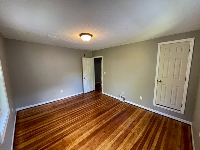 Bedroom - 1417 N Broadway Ave