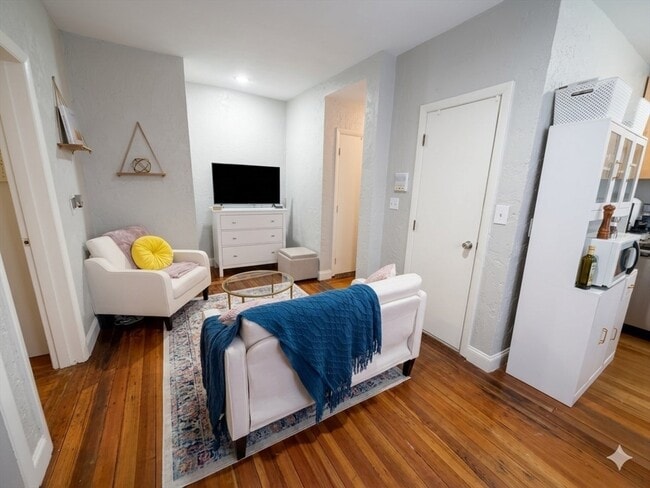 Building Photo - 35 Charter St