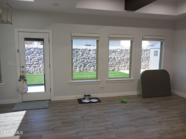 Building Photo - 7405 Norte Portugal Ln