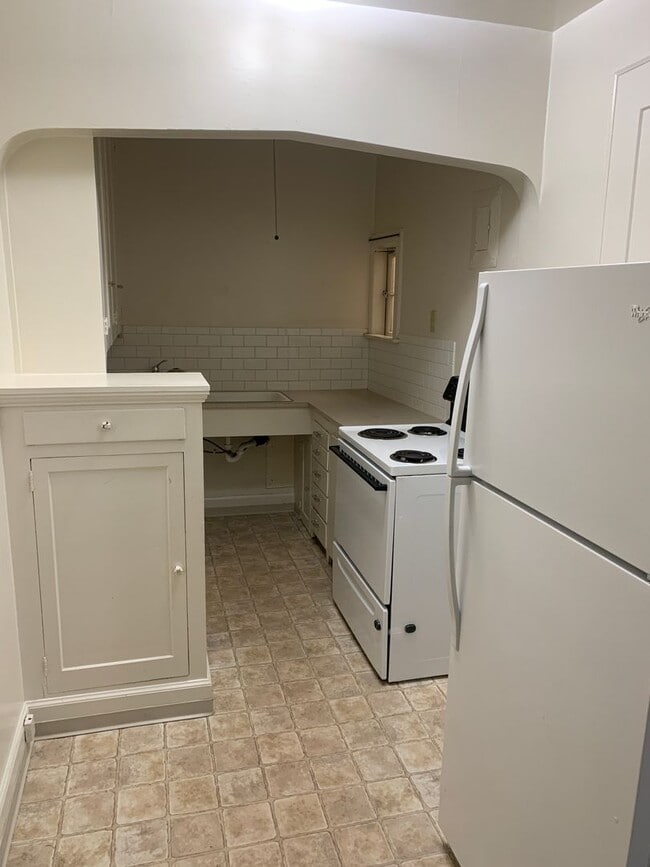 Interior Photo - 1225 Commerce  Ave