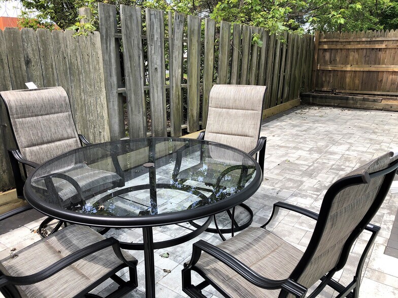 Building Photo - 105 Jamestown Rd