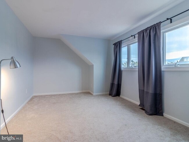 Building Photo - 28 Henlopen Gardens