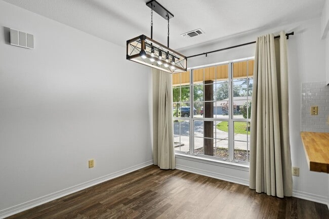 Building Photo - 87133 Golf Club Dr